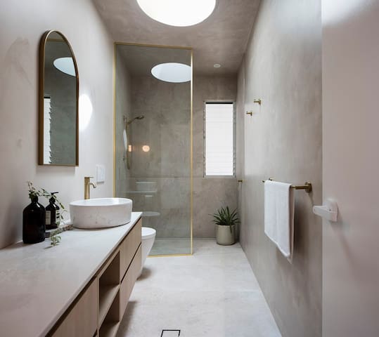 Designer Beachfront Retreat Poolside Family Pets