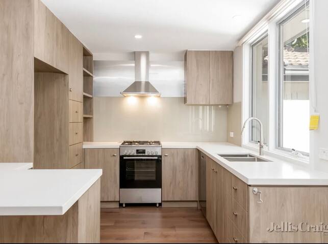 Accommodation perfection 3bdr/2bath Malvern gallery image 4