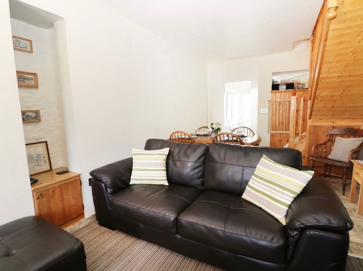Millstone Cottage - 3 Beds With Parking Permit - Ulverston