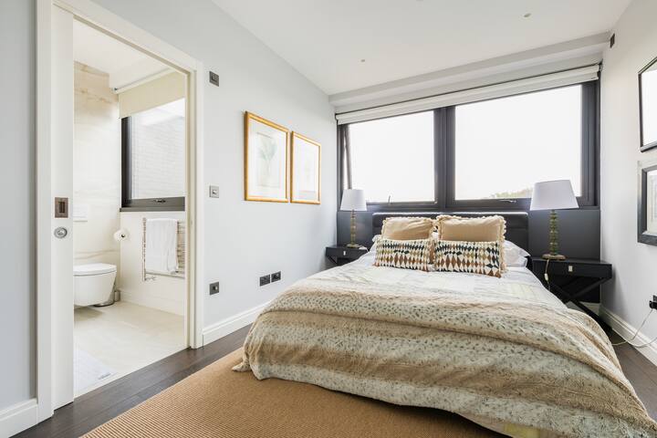 Magnificent Modern Apartment – gallery image 4