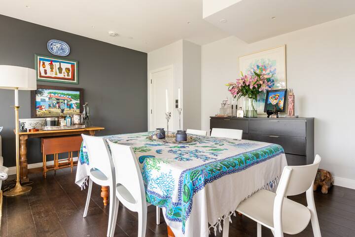 Magnificent Modern Apartment – gallery image 3