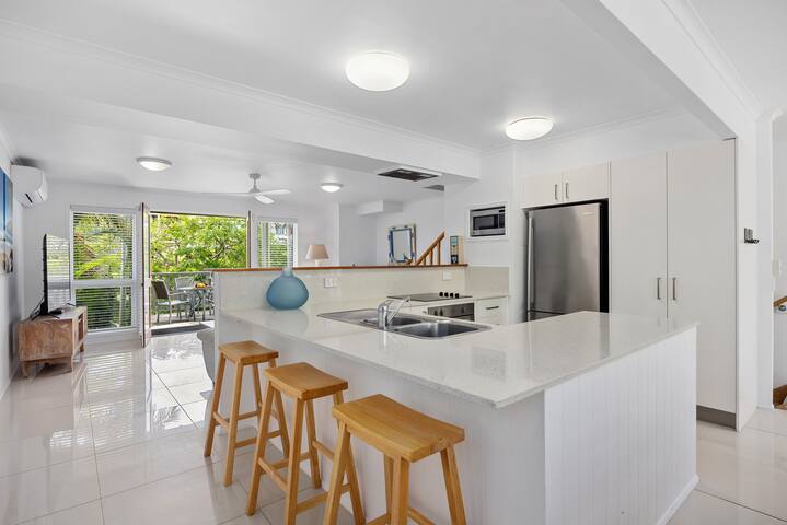 huge 3 level 4 bed family villa , river views gallery image 2