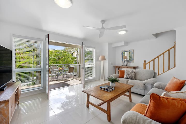 huge 3 level 4 bed family villa , river views