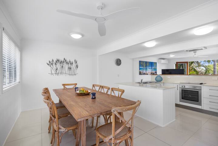 huge 3 level 4 bed family villa , river views gallery image 4