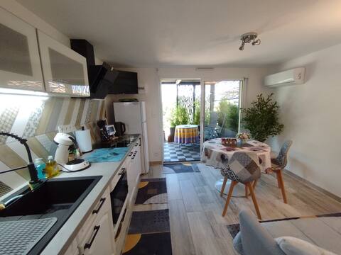 Independent air-conditioned apartment for 2 people in Périgord