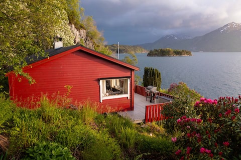 Seaside Cabin with Terrace over Stunning View