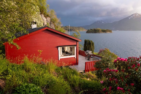 Seaside Cabin with Terrace over Stunning View