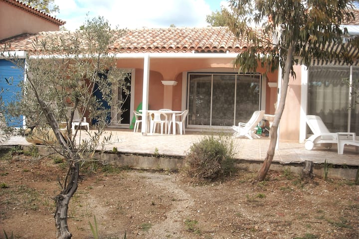 Villa De Charme Avec Piscine - Régusse