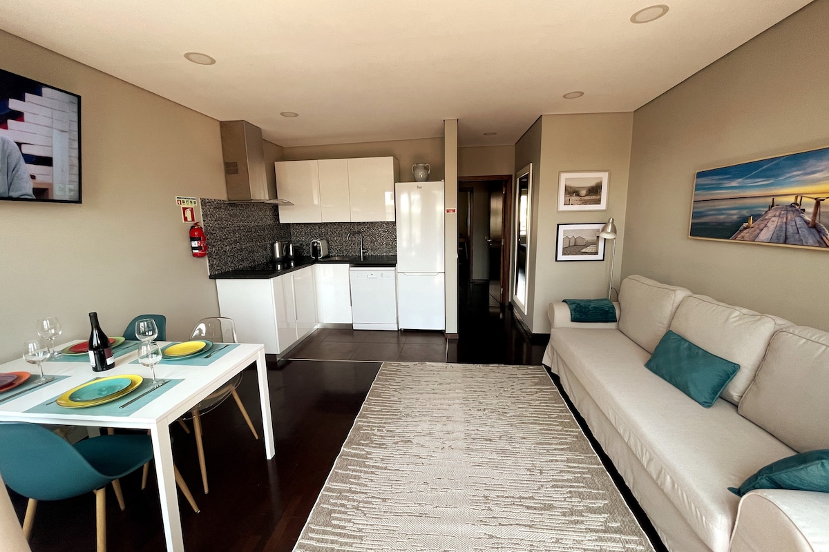 Airbnb em destaque: Top floor/ocean view 1Bdr condo walk to downtown 2 em Funchal (Santa Luzia)