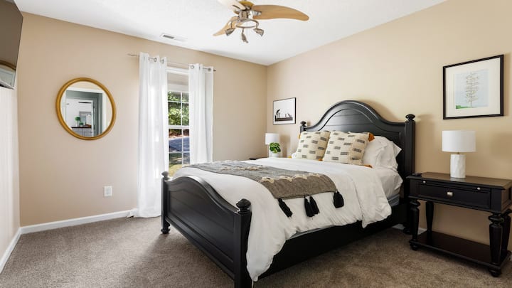 غرفة النوم الثانية/الملكة