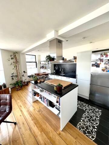 Luke’s Place -Modern, Bright, Amstel View, Terrace gallery image 4