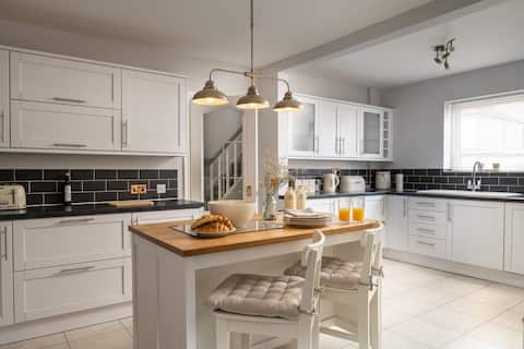 Lovely 3 bedroom home in Rhos on Sea