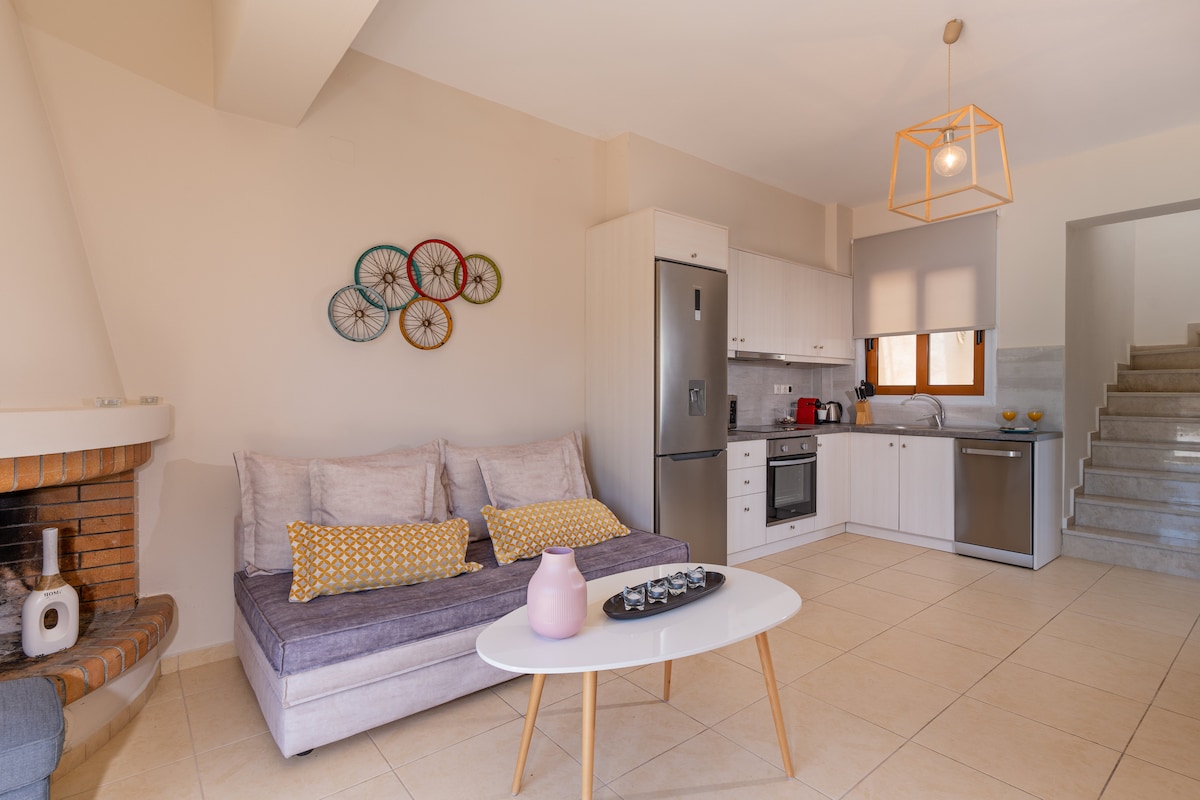 Obývacia izba s otvorenou kuchyňou.