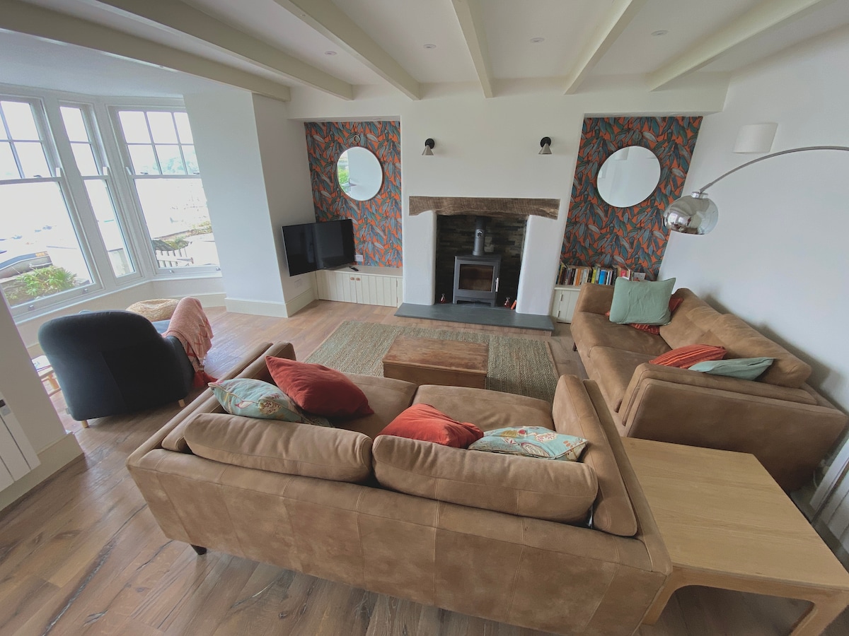 Successful Airbnb property: Stunning views from recently renovated cottage in Lanteglos