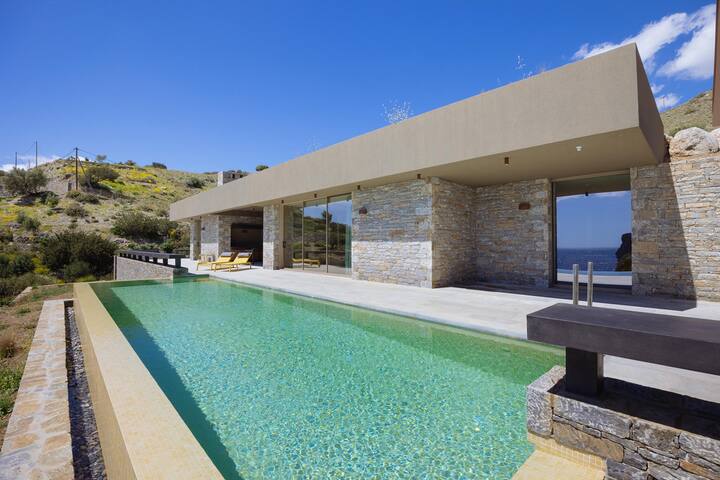 Villa Ocean, 3 BD, 2 BA, infinity pool, sea view!