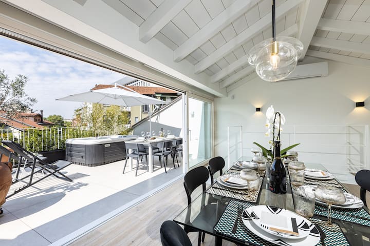 *Villa Olivo*with private terrace & Jacuzzi+3Beds! gallery image 3