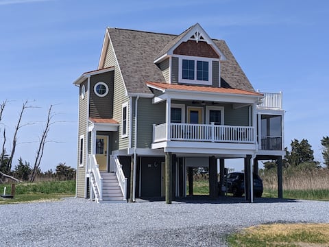 Beautiful New Beach House-1 minute drive to beach!