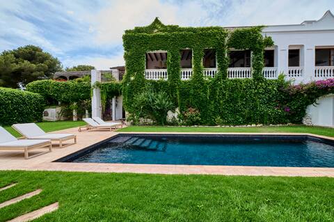 Amazing farmhouse with pool 3 min. from the beach
