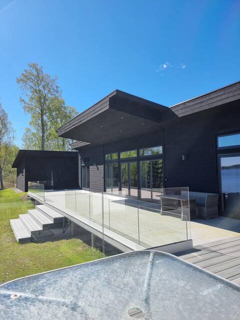 Lakefront villa in a modern style