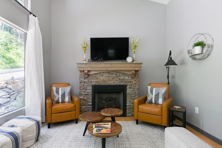 Ima toliko toga za napraviti...ali u slučaju da trebate provesti noć u smještaju, spojite televizor sa svojim omiljenim aplikacijama ili uživajte u igrama.