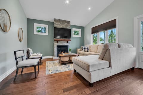 The Beluga Beach House - 8min Walk to Sauble Beach