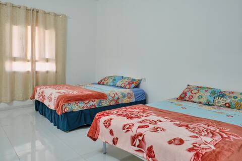 Room 1, Private En suite Room in Villa