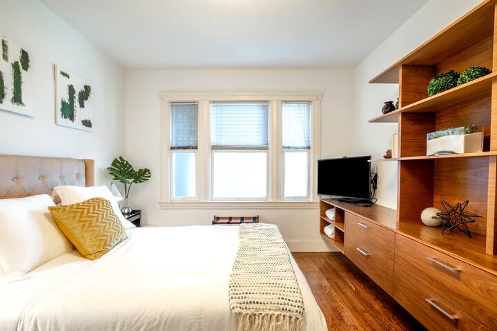 Gorgeous Noe Valley Home with Private Yard gallery image 4