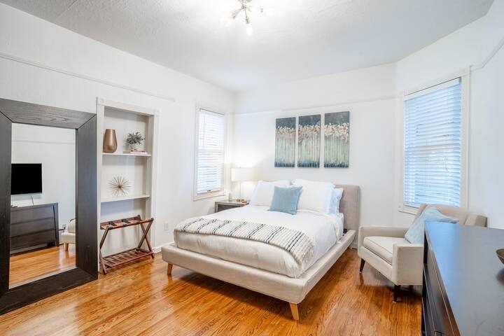 Gorgeous Noe Valley Home with Private Yard gallery image 5