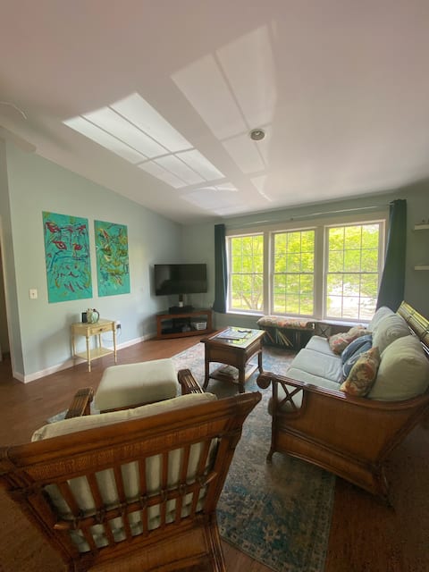 Spacious and serene 2-bedroom ~ Close to beaches!