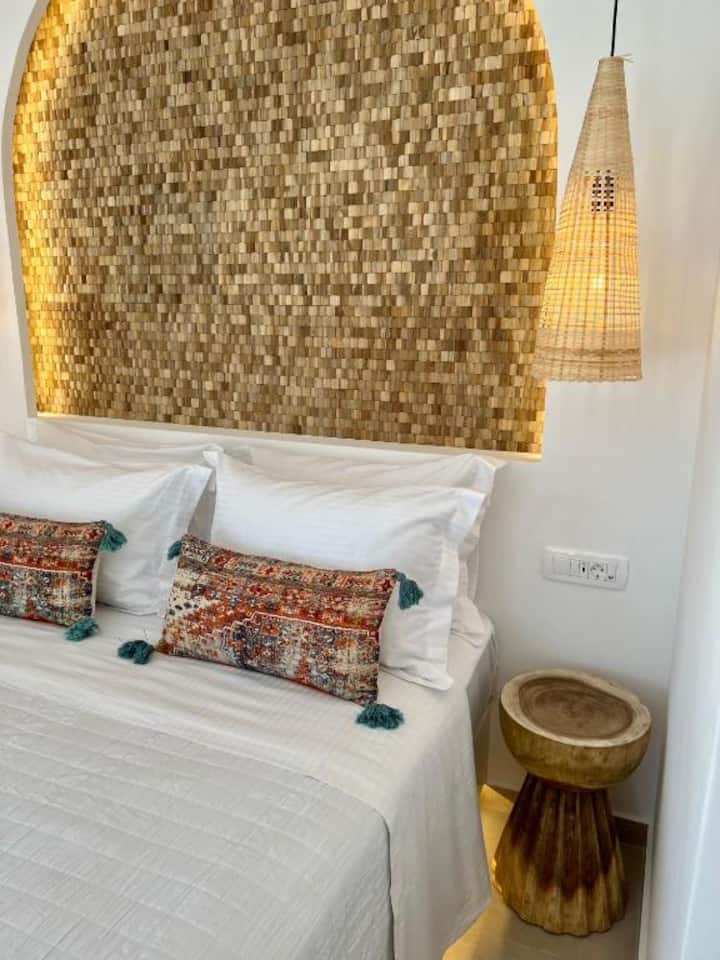 Executive Suite 5 With Sea & Mountain View - Santorini