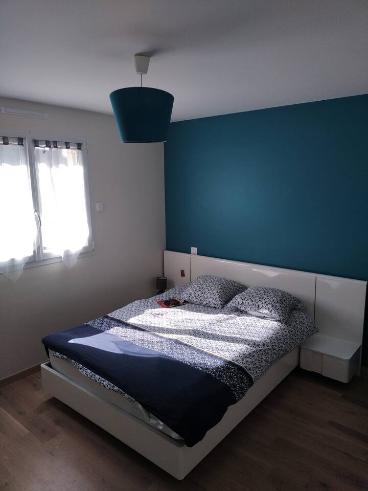 Spavaća soba 2, bračni krevet 140*190.