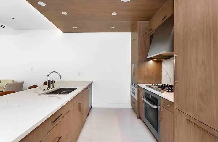 Luxurious Soho Apartment~ 3 Bedroom 2 Bathroom gallery image 3