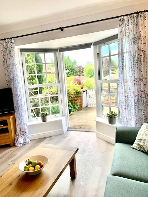 Hill Lands - 2 Bedroom Home in Wargrave, Berkshire