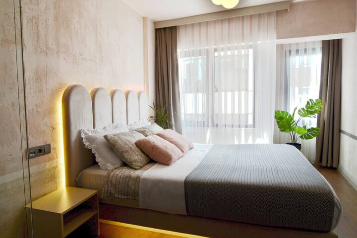 2B Perfect Location/2Jacuzzi gallery image 3