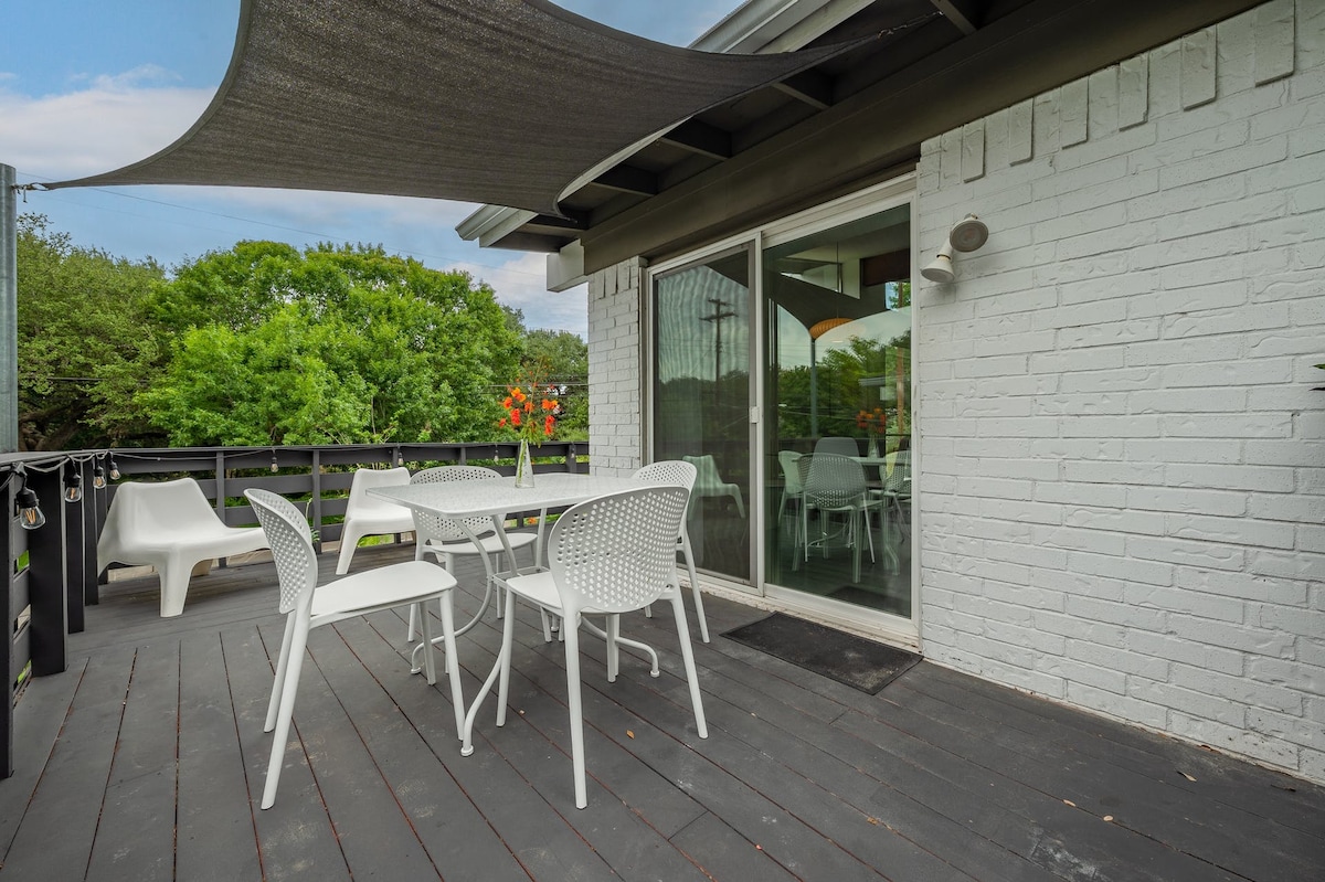 The Verde | Chic SoCo Retreat + Pet Friendly