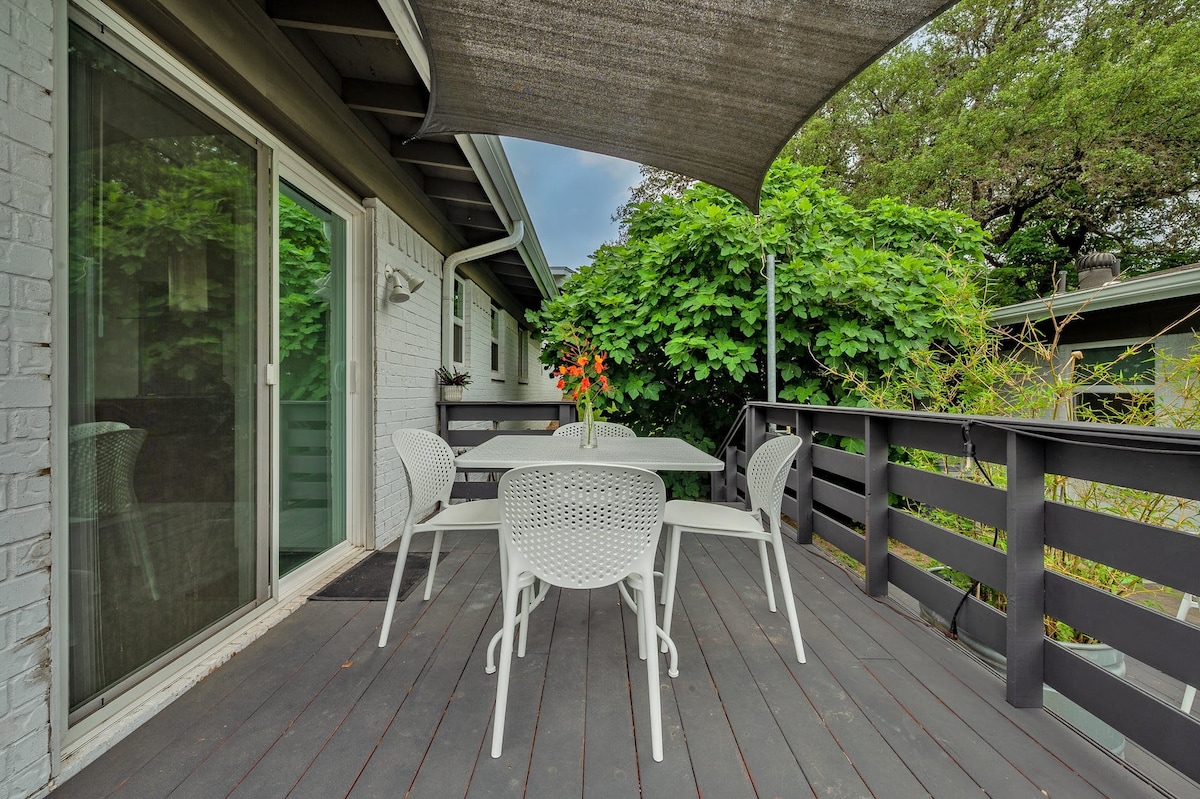 The Verde | Chic SoCo Retreat + Pet Friendly