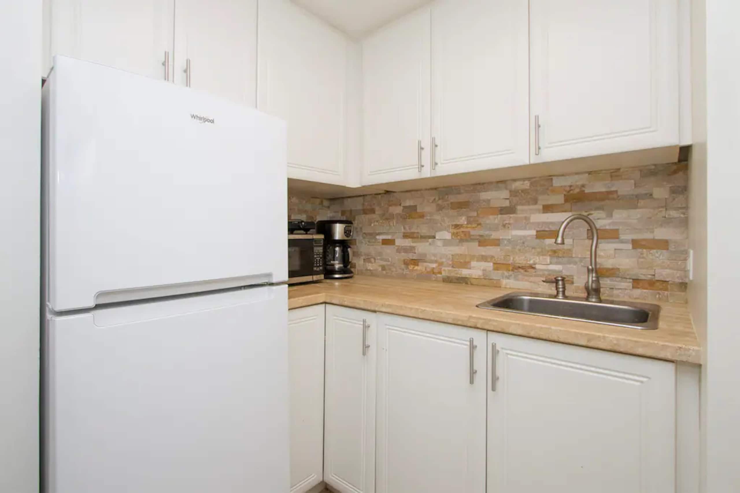 Hotel in Honolulu · ★4.16 · 1 bedroom · 1 bed · 1 private bath - Image 6