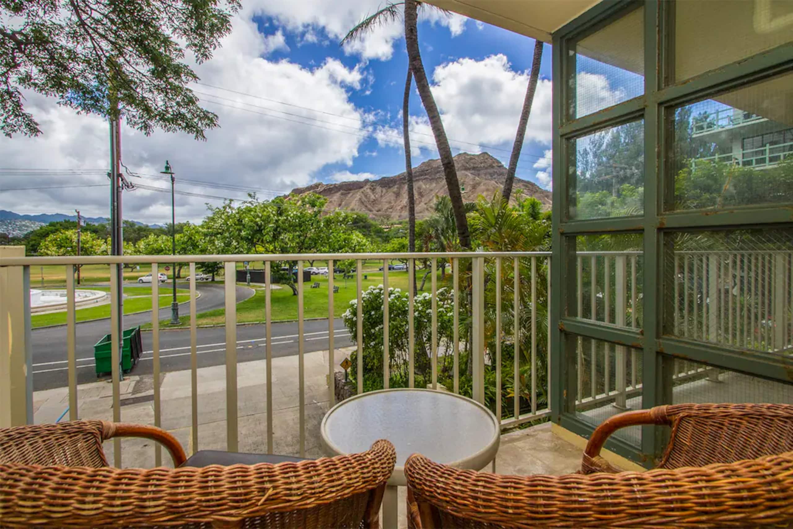Hotel in Honolulu · ★4.16 · 1 bedroom · 1 bed · 1 private bath - Image 9