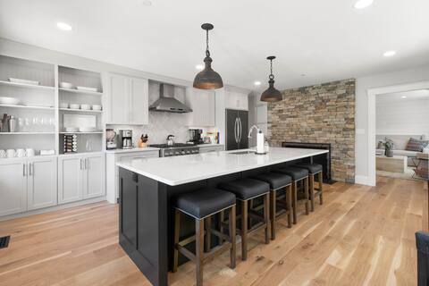 Magnificent 3 BR 3 Bath FULLY Renovated Stunning
