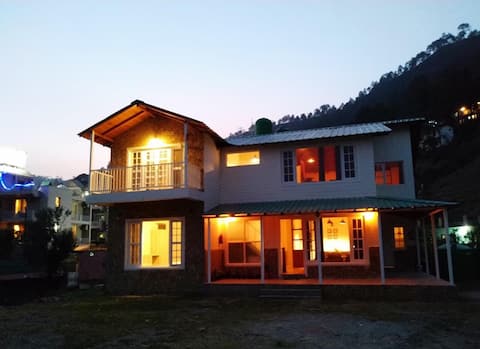 Manansh Villa with cheerful 4 bedrooms & car park