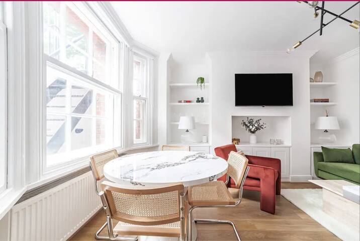 Chic Chelsea Apartment Steps from Kings Road gallery image 2