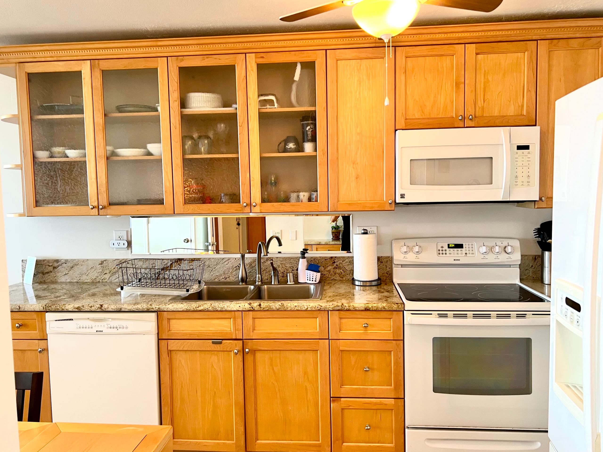 Condo in Honolulu · ★4.7 · 1 bedroom · 2 beds · 1 shared bath - Image 7