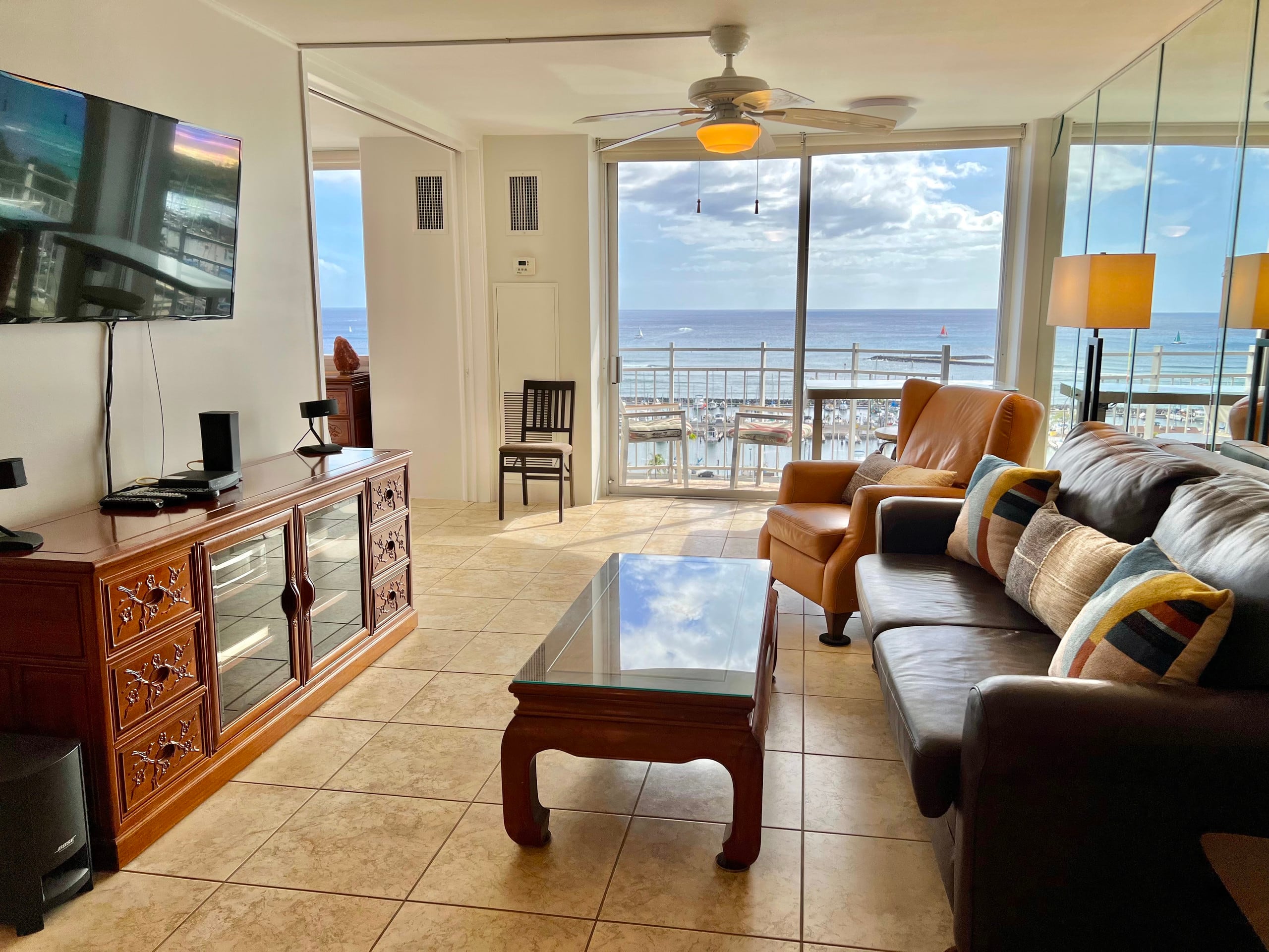 Condo in Honolulu · ★4.7 · 1 bedroom · 2 beds · 1 shared bath - Image 9
