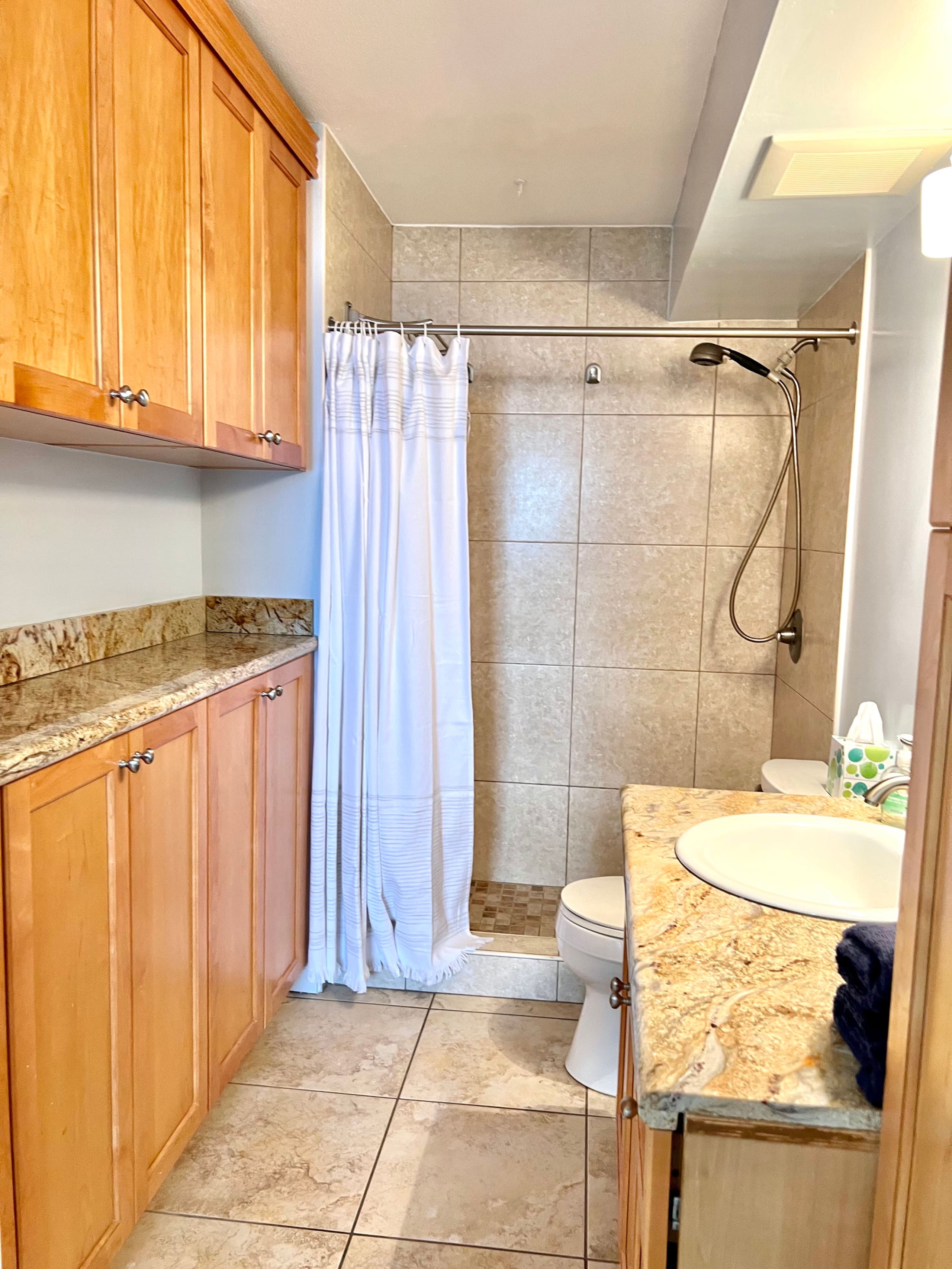 Condo in Honolulu · ★4.7 · 1 bedroom · 2 beds · 1 shared bath - Image 16