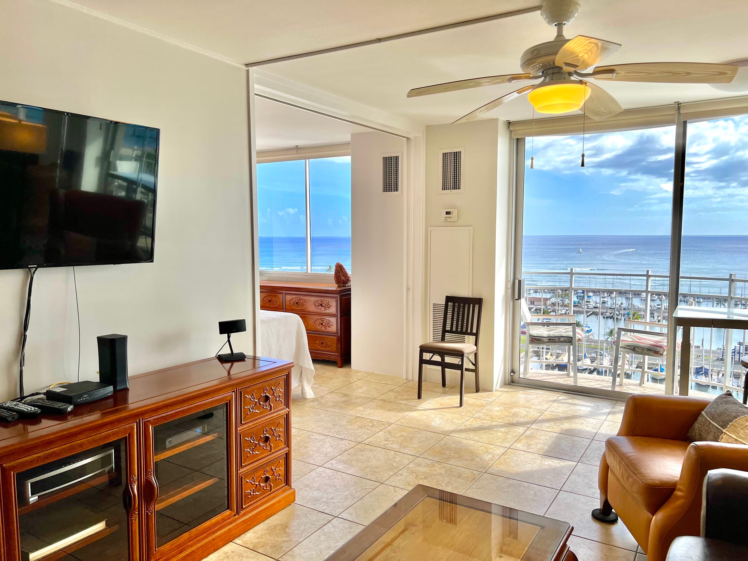 Condo in Honolulu · ★4.7 · 1 bedroom · 2 beds · 1 shared bath - Image 2
