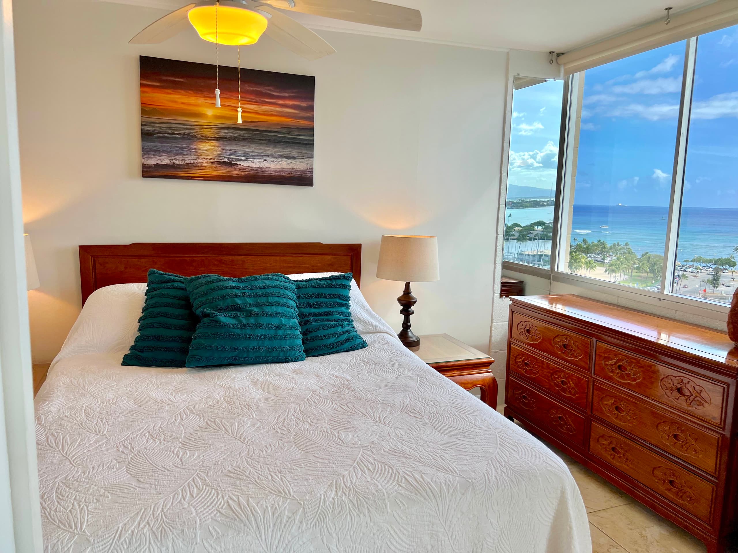 Condo in Honolulu · ★4.7 · 1 bedroom · 2 beds · 1 shared bath - Image 13