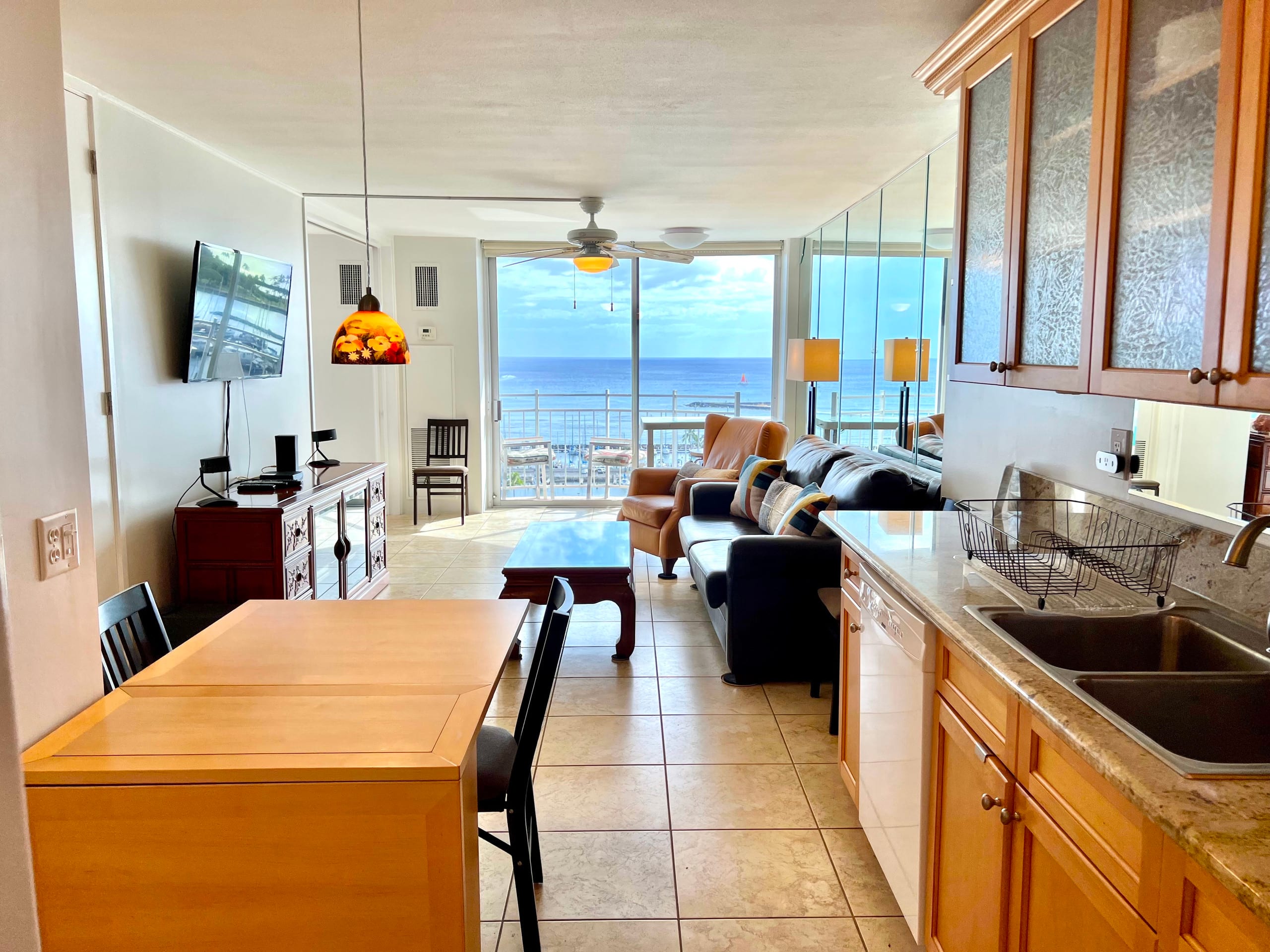 Condo in Honolulu · ★4.7 · 1 bedroom · 2 beds · 1 shared bath - Image 8