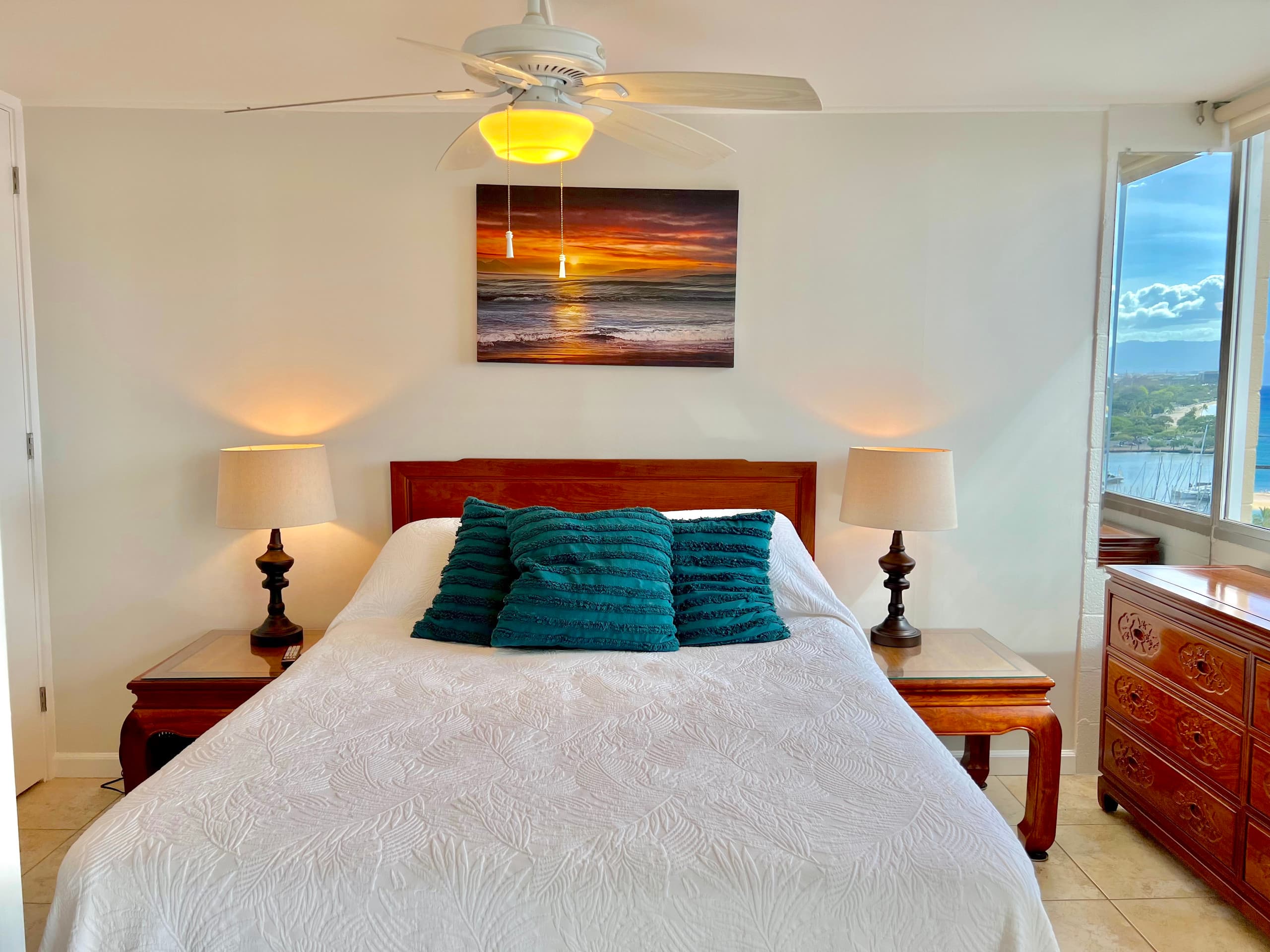 Condo in Honolulu · ★4.7 · 1 bedroom · 2 beds · 1 shared bath - Image 12