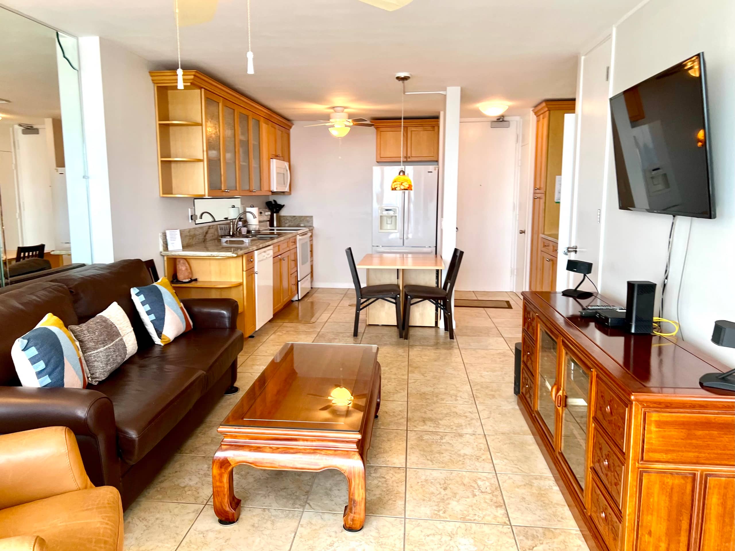 Condo in Honolulu · ★4.7 · 1 bedroom · 2 beds · 1 shared bath - Image 5