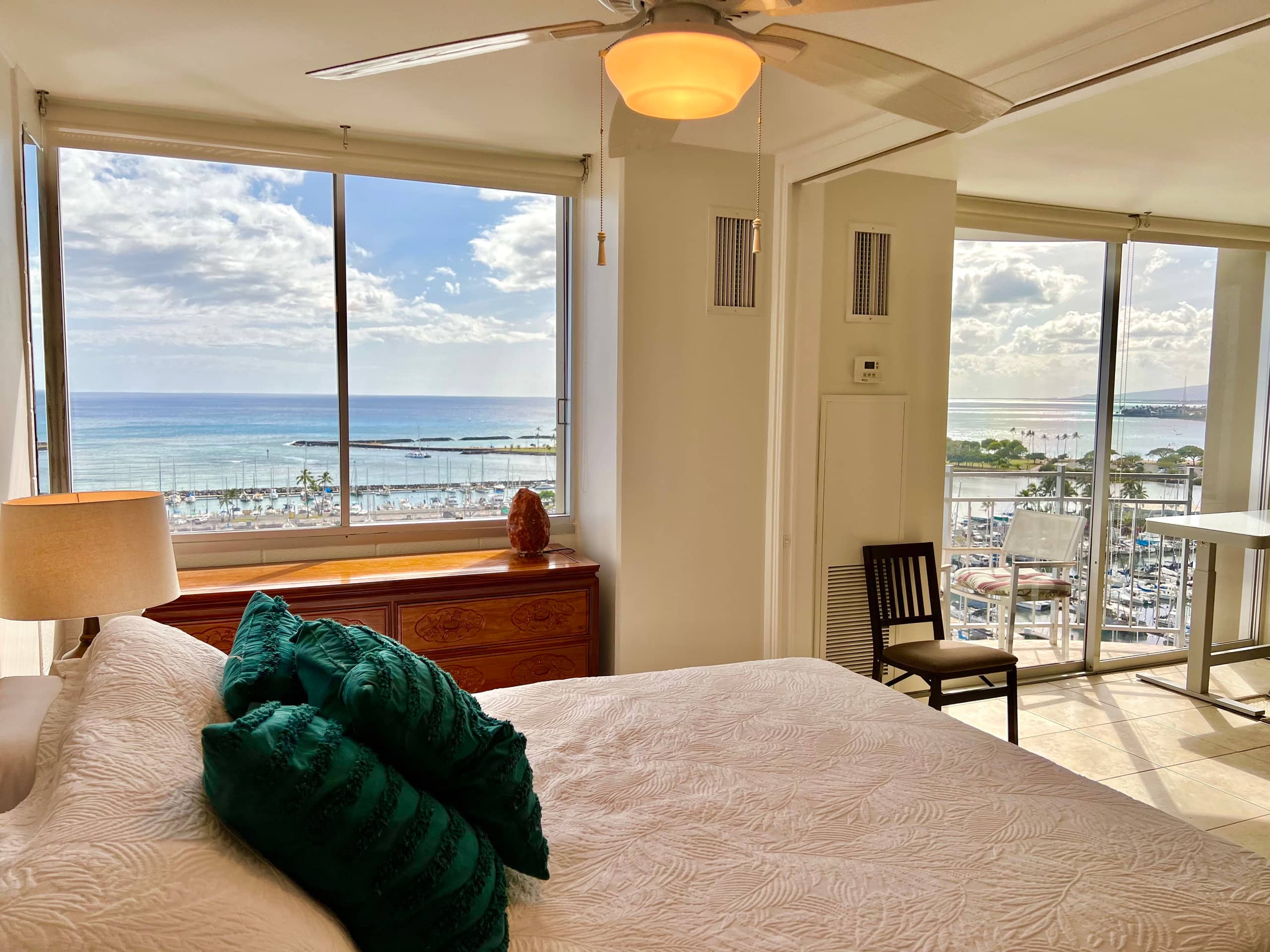 Condo in Honolulu · ★4.7 · 1 bedroom · 2 beds · 1 shared bath - Image 1